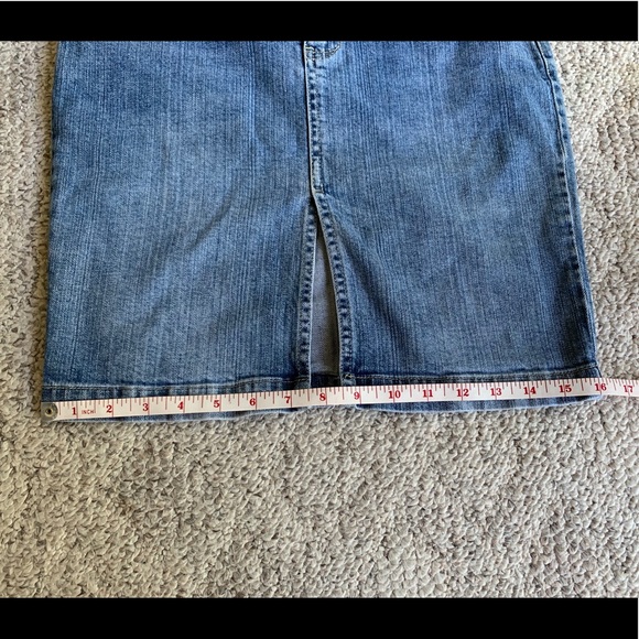 American Eagle Women’s Denim Skirt - Picture 4 of 6